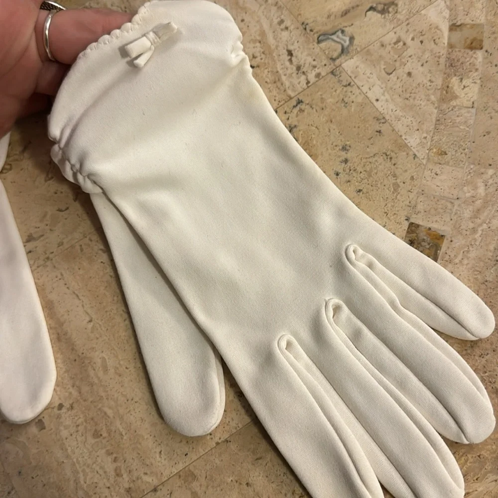 Vintage 50s 60s white ladies gloves ruffle